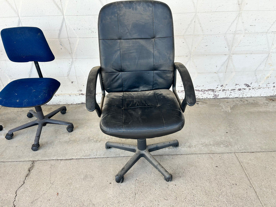 Black office desk chair with arms 33942