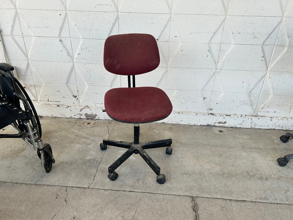 Red office desk chair 33944