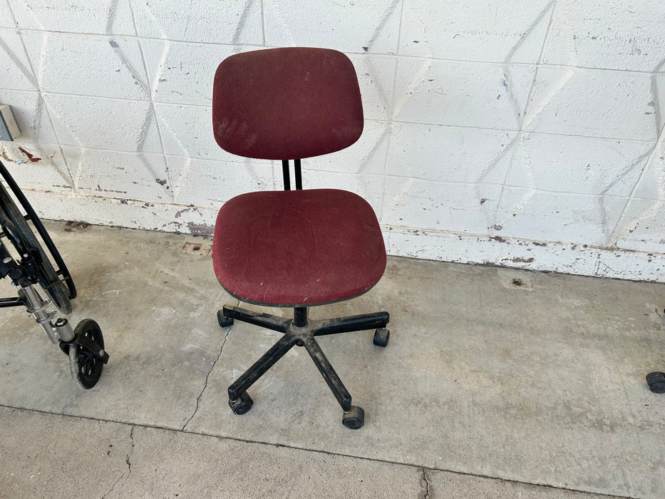 Red office desk chair 33944