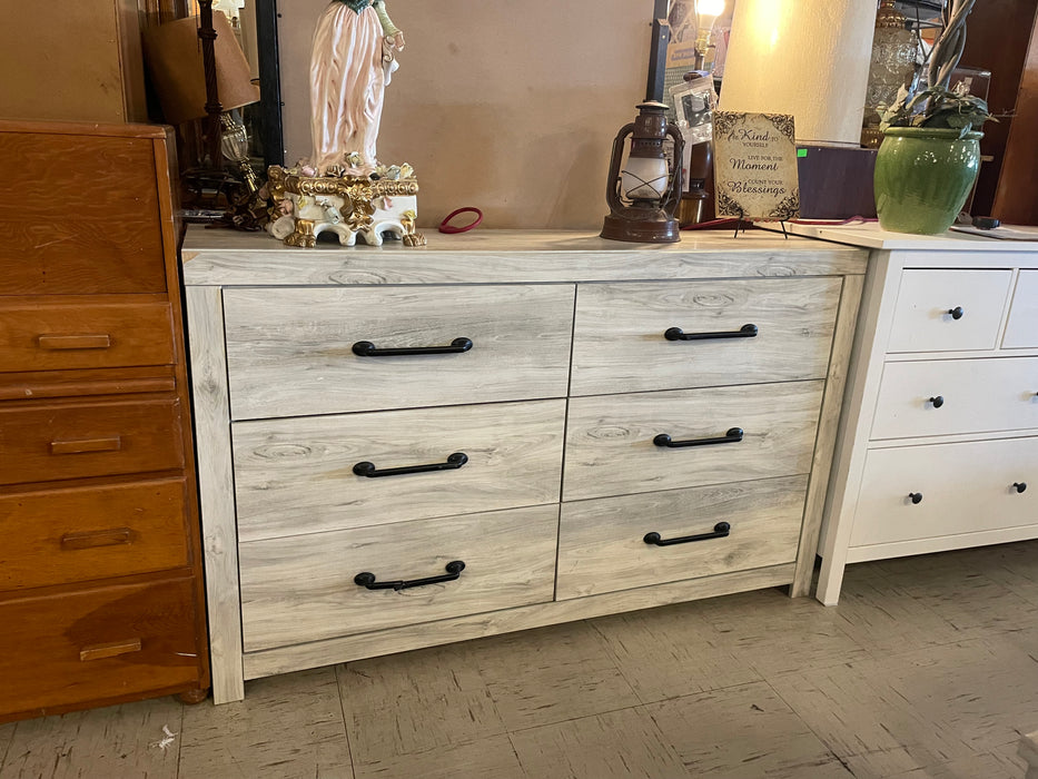 Ashley Cambeck 6 drawer dresser 33171