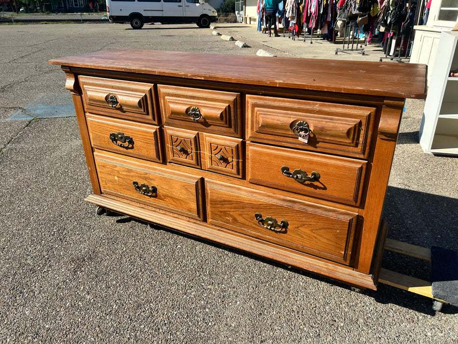 8 drawer dresser 33977