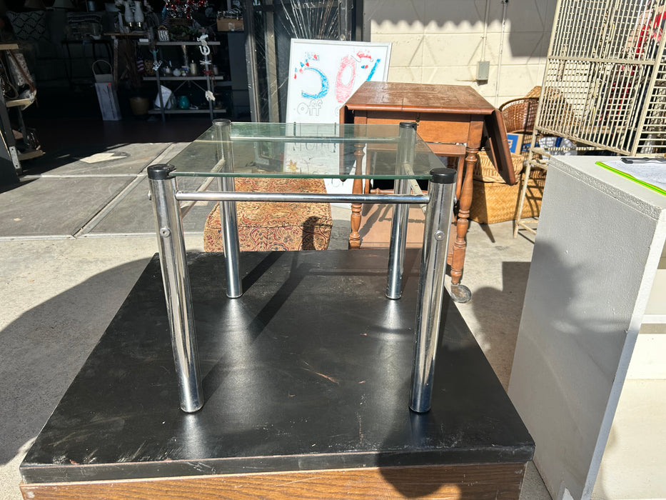 Small metal side table/ end table with glass top 33985