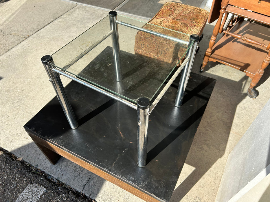 Small metal side table/ end table with glass top 33985