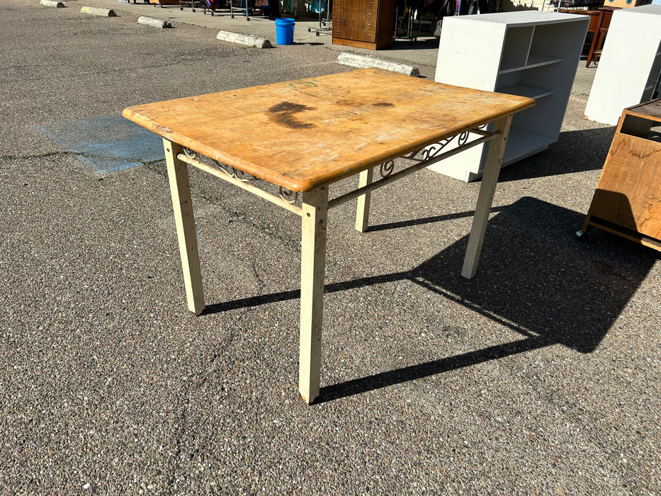 Kitchen or dining table 33966