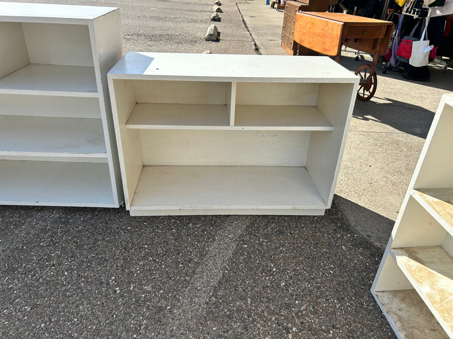 White bookcases/bookshelves book case/shelf 33974