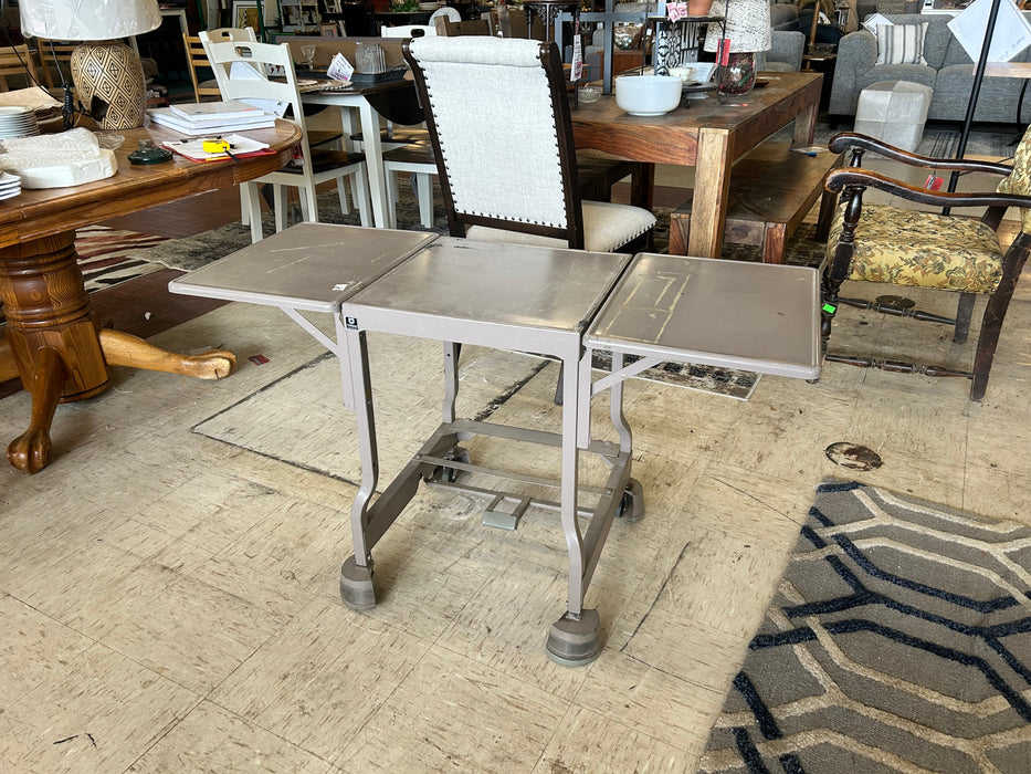 Metal drop leaf side table 33825