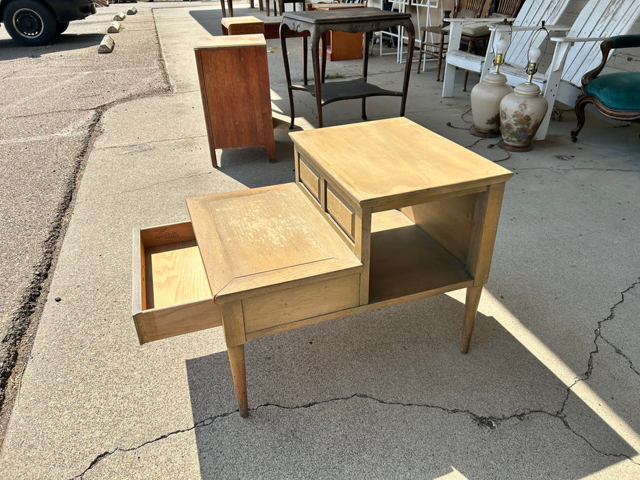 American of Martinsvile 1 drawer side table/ end table 33837