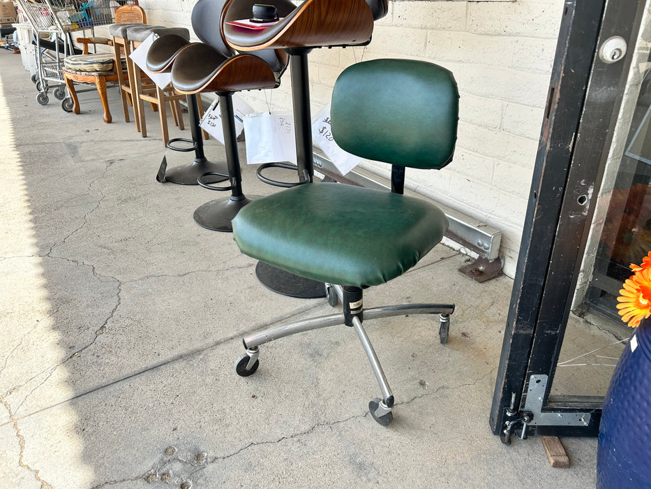 Green office chair 33846