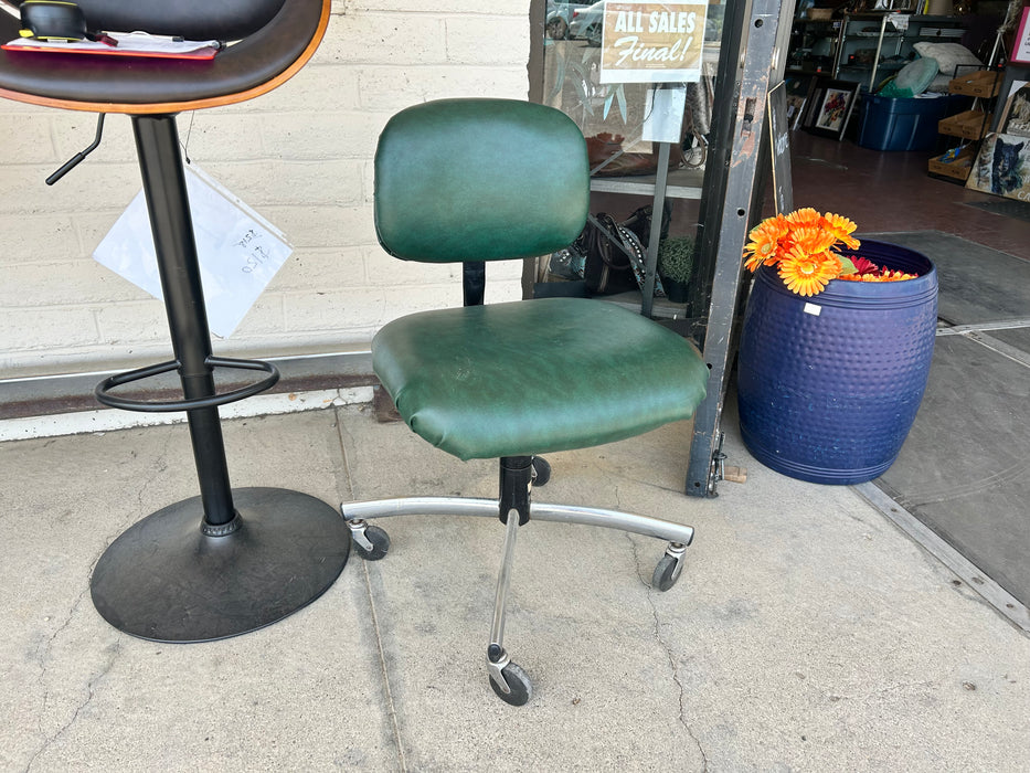 Green office chair 33846