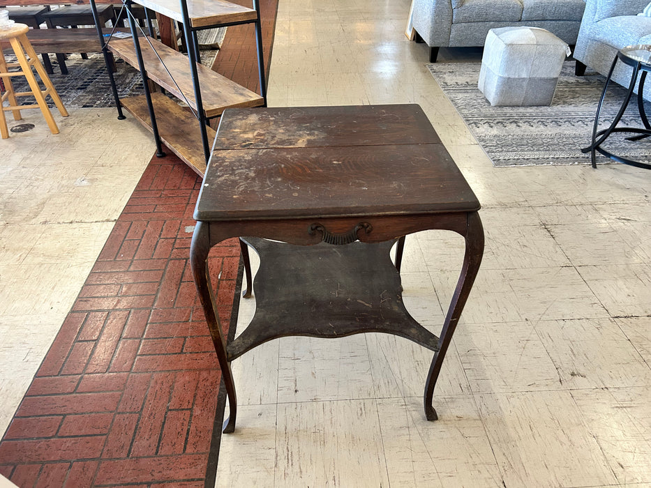 Wood side table/ end table with cabriole legs 33852