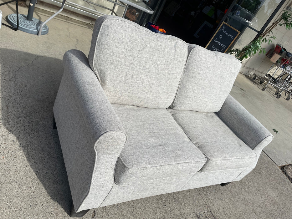 Like new Alessio loveseat 32975