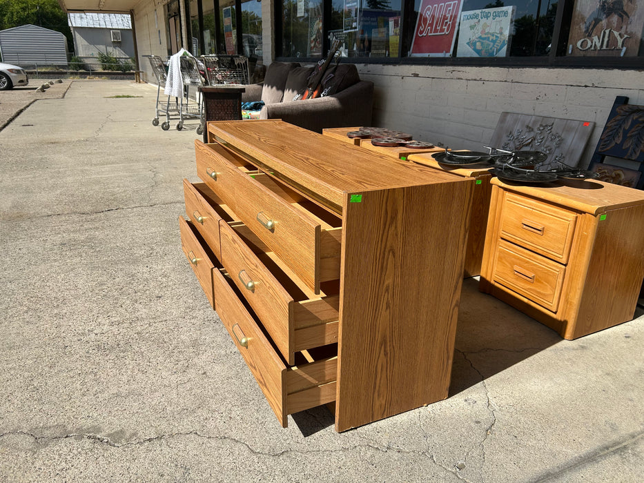 6 drawer long wooden dresser w/ mirror 33313
