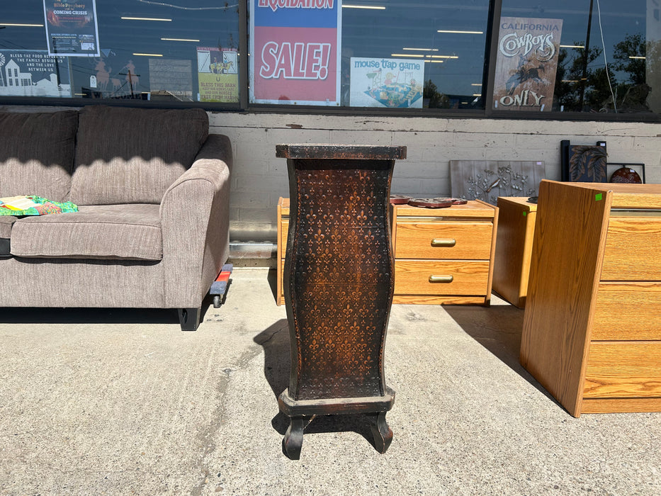 Ornate plant stand 34397