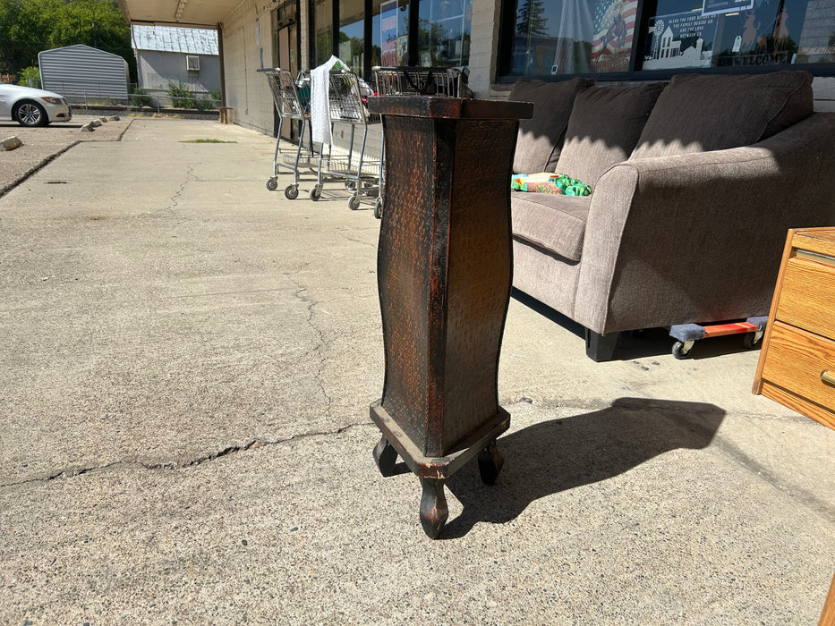 Ornate plant stand 34397