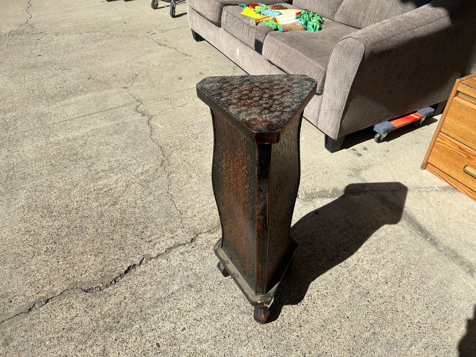 Ornate plant stand 34397