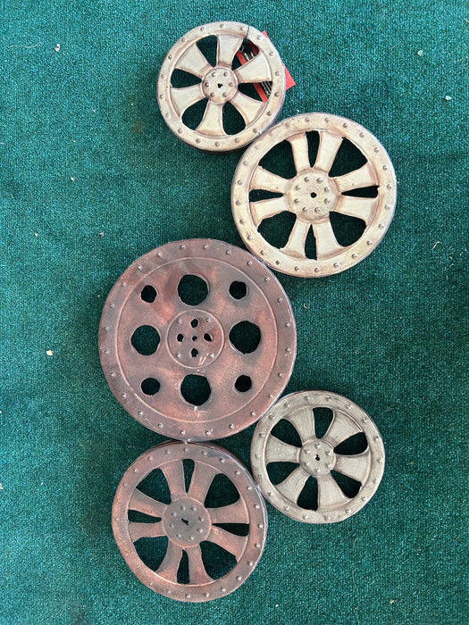 Metal wheel wall decor 31039