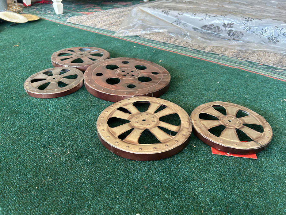 Metal wheel wall decor 31039