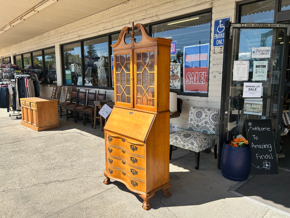 Vintage maple Chippendale style serpentine secretary hutch desk 33870