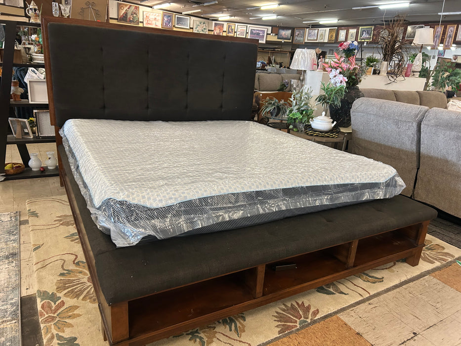 Ashley Furniture upholstered Ralene king bed 34396