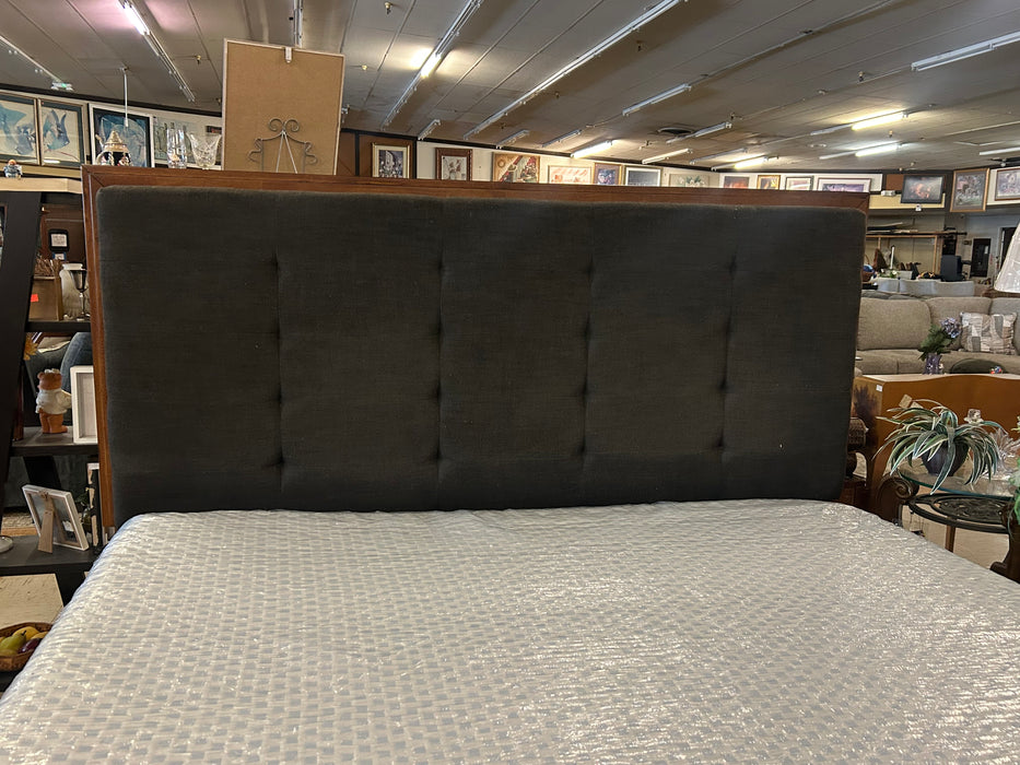 Ashley Furniture upholstered Ralene king bed 34396
