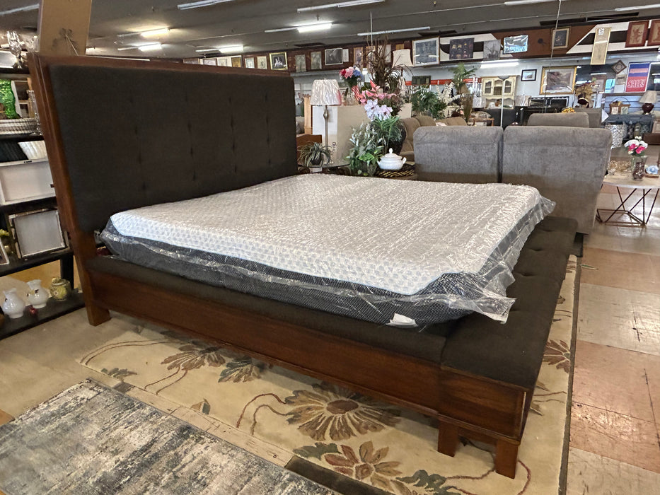 Ashley Furniture upholstered Ralene king bed 34396