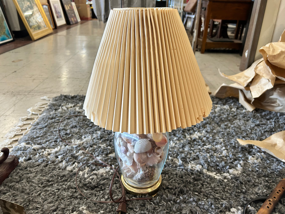 Vintage seashell lamp 33905