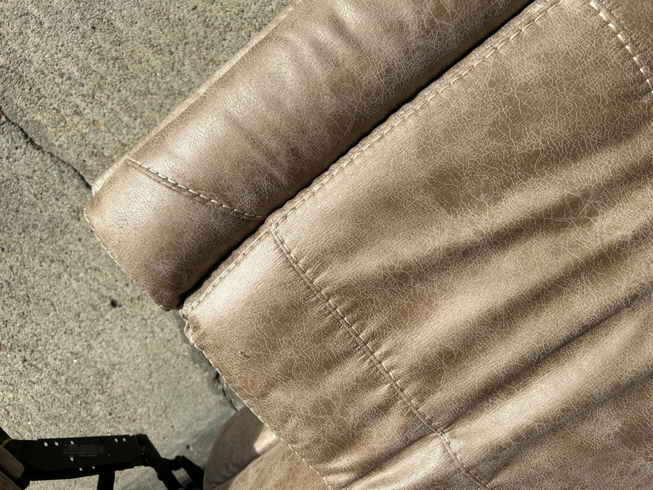 Peak Living manual reclining loveseat with console 34462