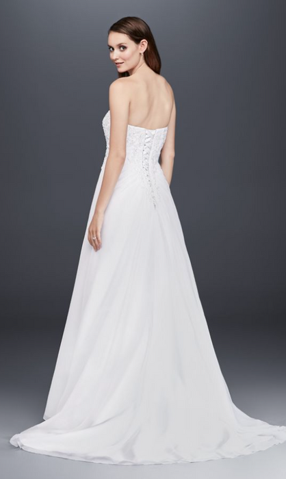David's Bridal A-line chiffon size 6 wedding dress with side draping 32140