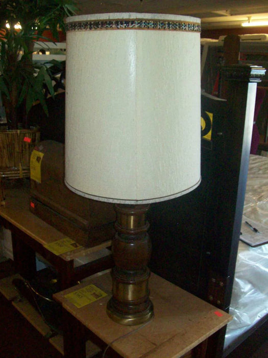 Lamp w/ shade 7004