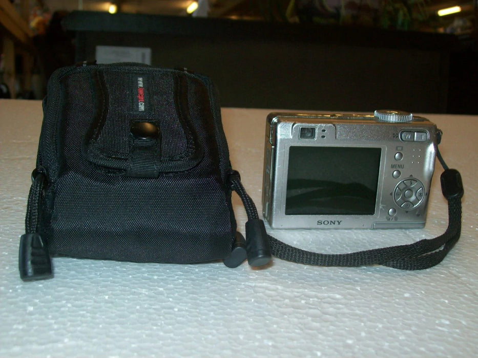 Digital camera Sony Cybershot 5.1 MP 3x zoom 8161