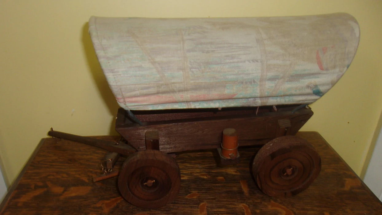 Covered wagon 16068