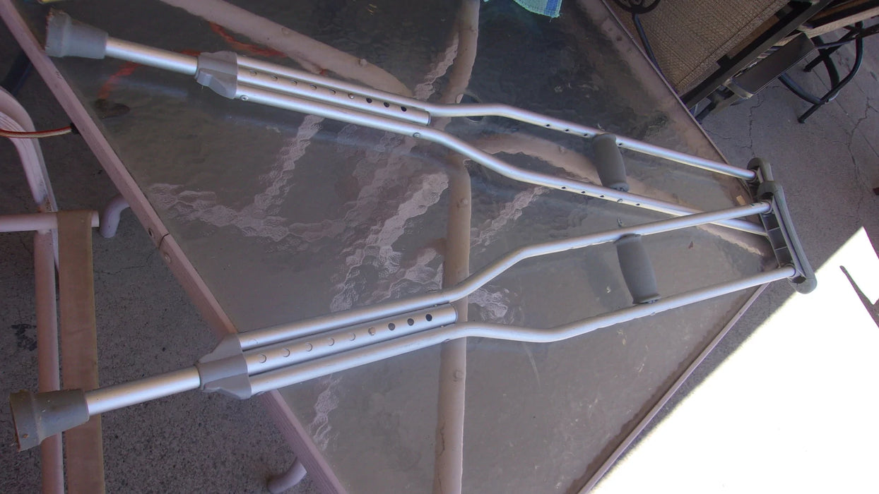 Crutches 16528