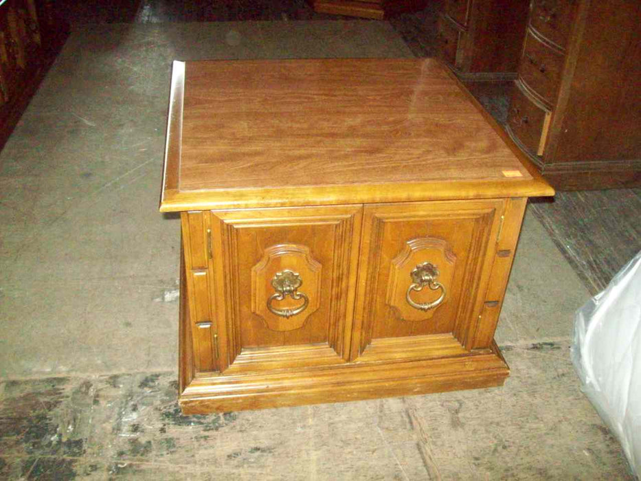 Maple square end table R18616