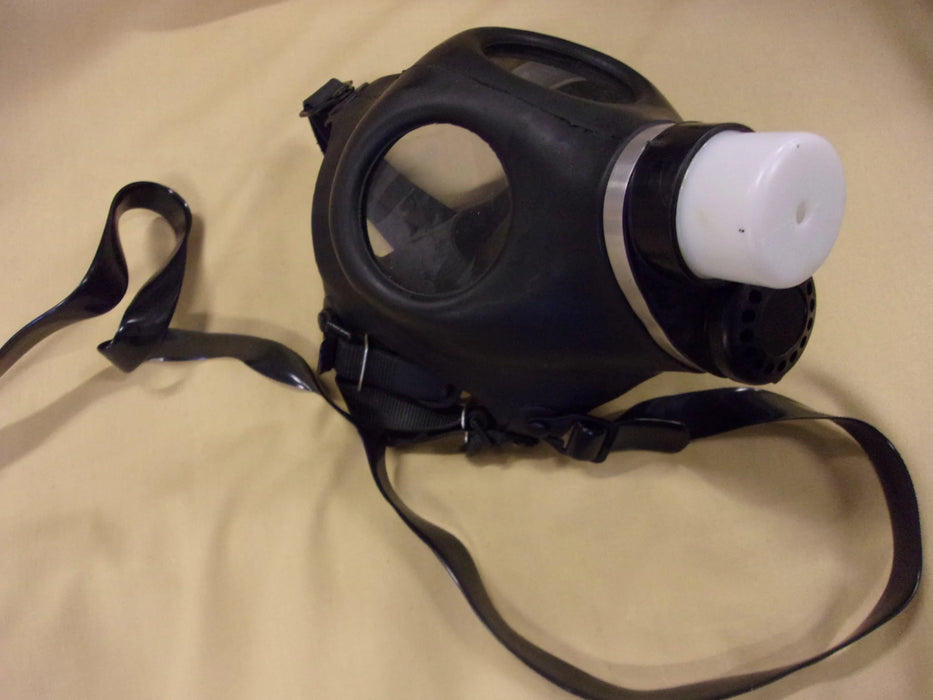 German made gas mask and sealed cartridge 15052