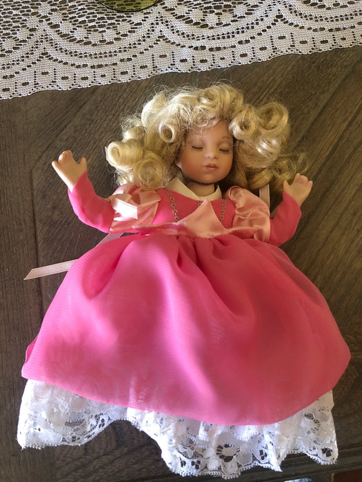 Marie Osmond doll Fine Porcelain Baby Sleeping beauty 1001 "Disney Babies" 20366 121