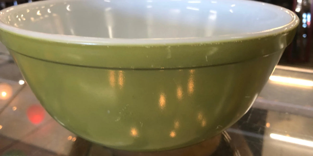 PYREX vintage Large 403 1/2 qt. Avocado Green Mixing Bowl 18577