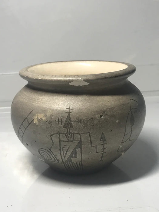 Yanito Navajo crafted pottery vase 18766