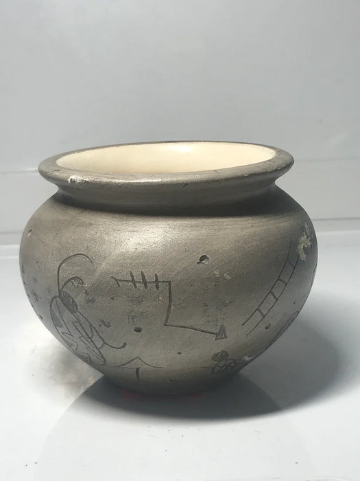 Yanito Navajo crafted pottery vase 18766