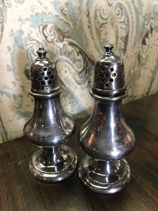 Vintage silver metal salt and pepper shakers 18767