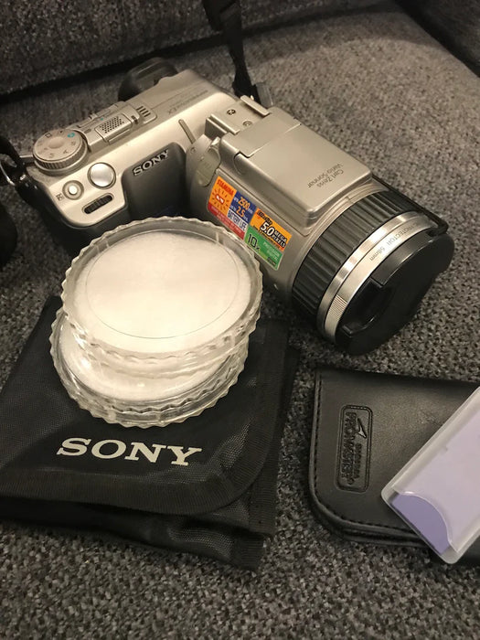 Sony DSC-f707 5mp digital camera color silver w camera bag, accessories 18775