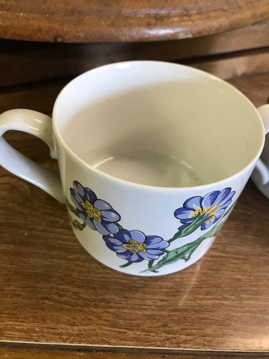 White floral and leaf designed coffee cups 19038