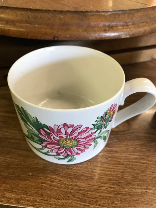 White floral and leaf designed coffee cups 19038