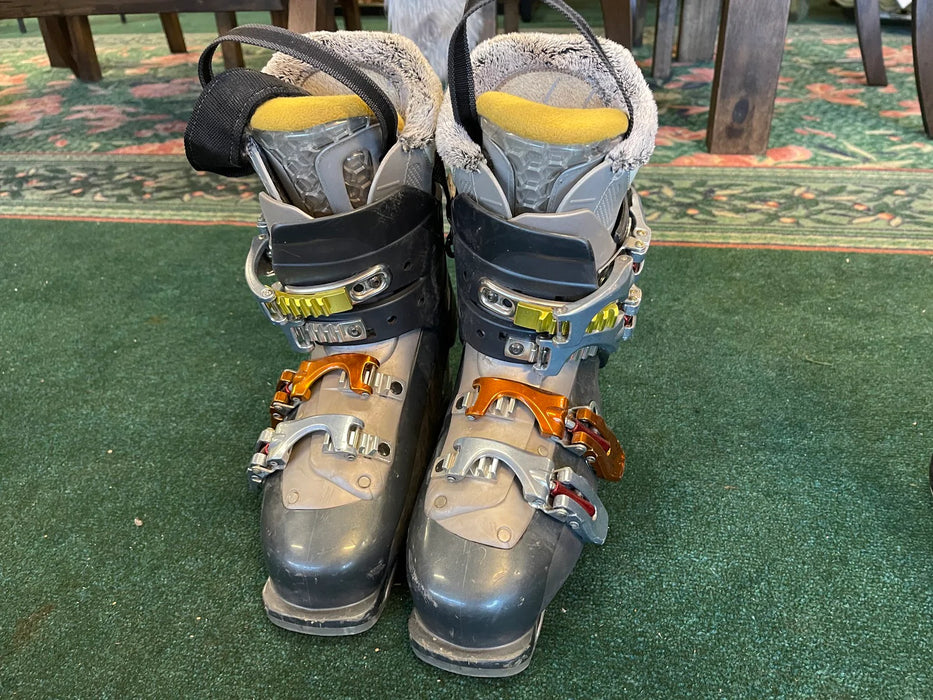 Salomon ski boots 23369