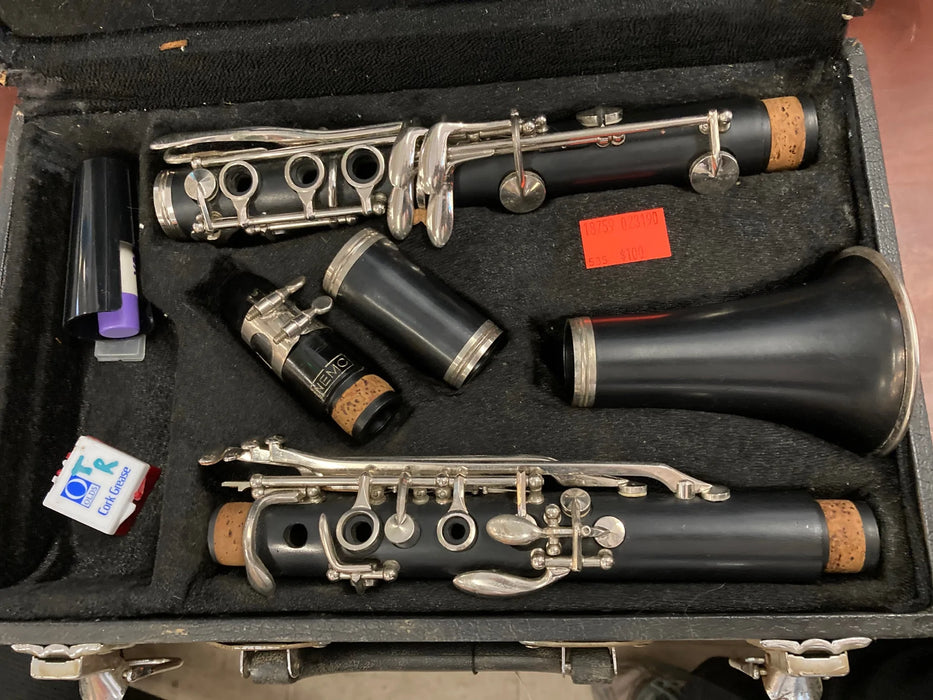 Vintage clarinet with case and accessories 18759