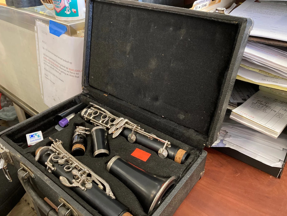 Vintage clarinet with case and accessories 18759