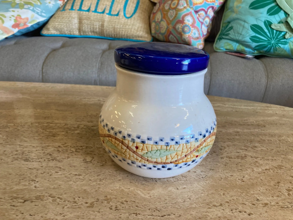White decorative cookie jar 23817