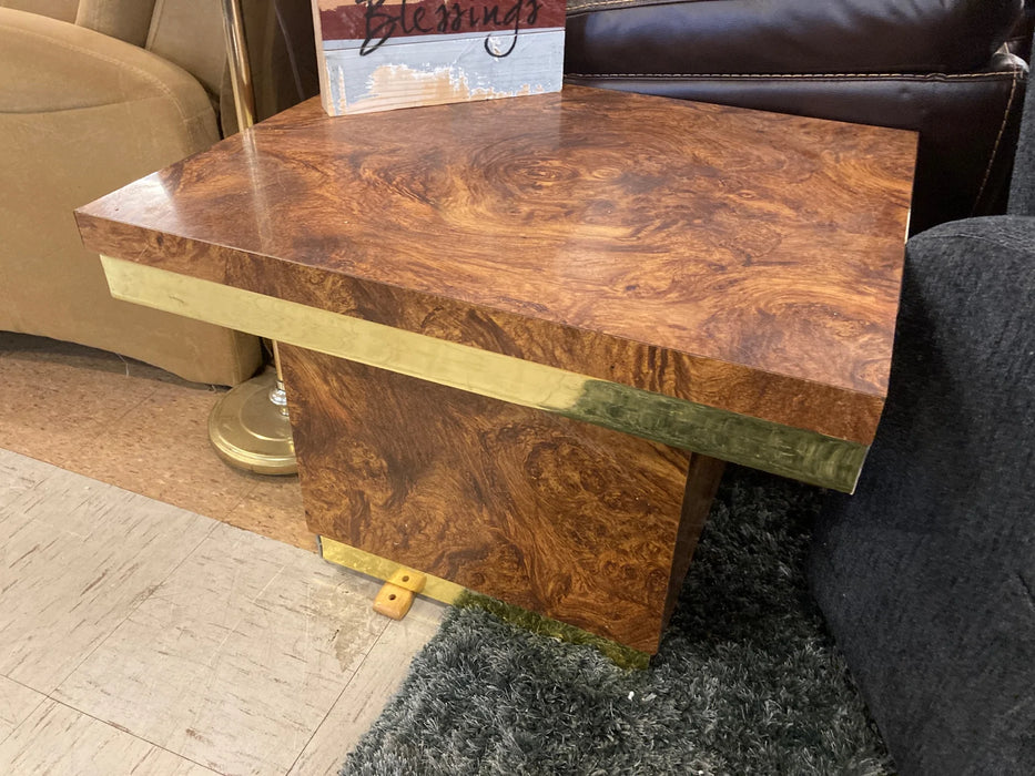 Square end table with gold trim 25217