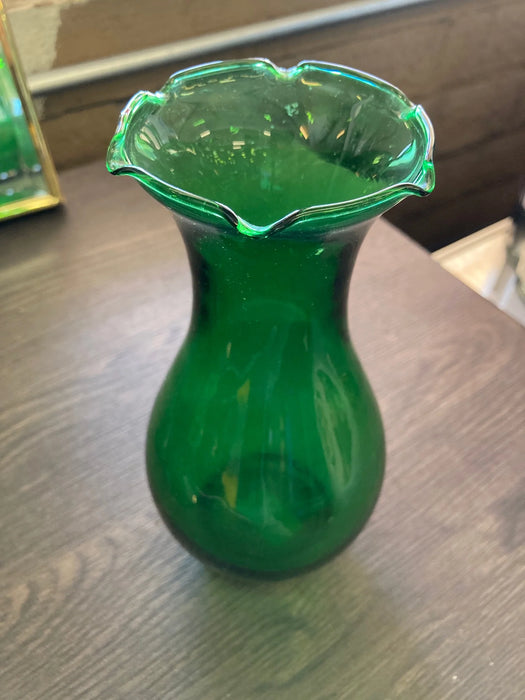 Depression green glass medium vase with ribbed top 25398