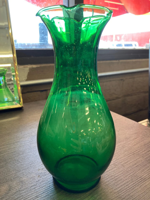 Depression green glass medium vase with ribbed top 25398