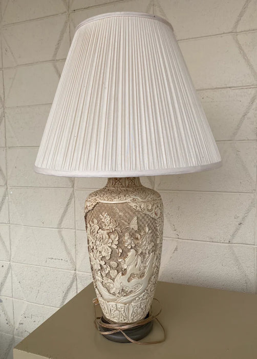 Lamp with shade 25627